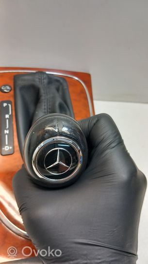 Mercedes-Benz CLS C219 Pavarų perjungimo svirties apdaila (oda, bumbulas) A2112670311