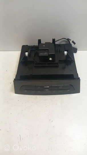 Mercedes-Benz E W211 Verkleidung Radio / Navigation A2116800552