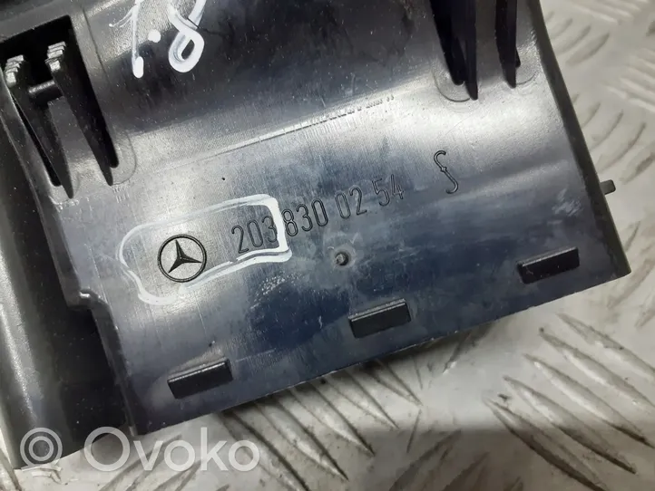 Mercedes-Benz C W203 Dysze / Kratki nawiewu deski rozdzielczej 2038300254