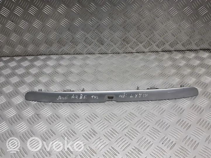 Audi A4 S4 B5 8D Spoiler del portellone lunotto posteriore 8D9827574