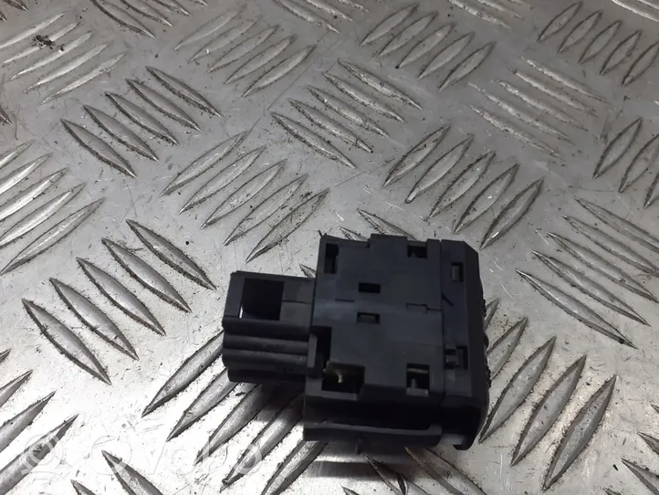 Volkswagen PASSAT B5 Light relay 3BO941333