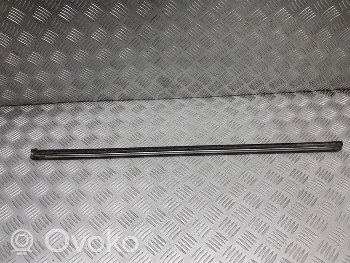 Mercedes-Benz CLK A209 C209 Takaoven lista (muoto) 