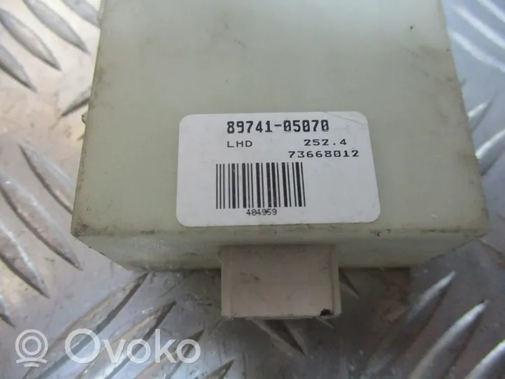 Toyota Avensis T250 Central locking relay 89741-05070