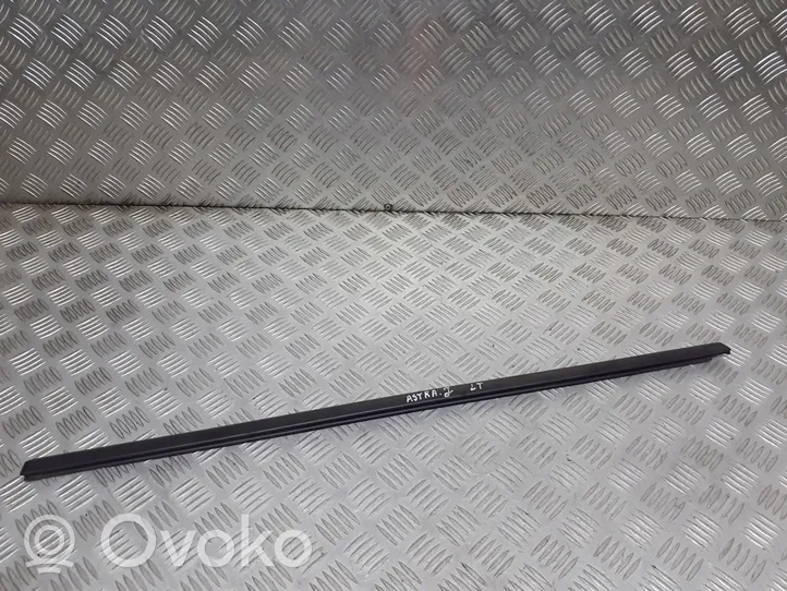 Opel Astra J Rear door trim (molding) 13391183