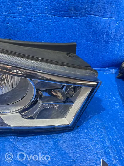 Hyundai Solati H350 Lampa przednia 92102-59