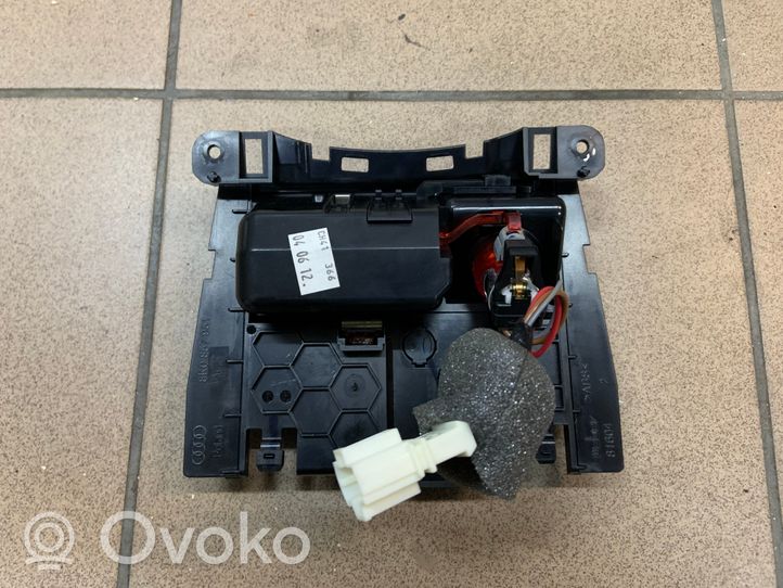 Audi A5 8T 8F Popielniczka przednia tunelu środkowego 8K0857951