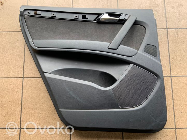 Audi Q7 4L Takaoven verhoilu 4L0867305