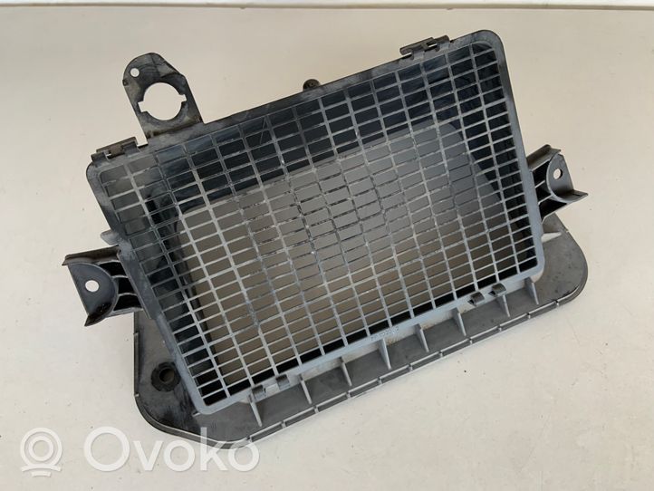 Audi A4 S4 B9 Oro paėmimo kanalo detalė (-ės) 8W1819904A