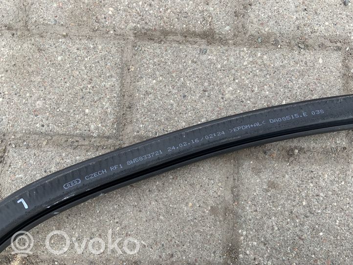 Audi A4 S4 B9 Joint d'étanchéité en caoutchouc pour porte arrière 8W5833721