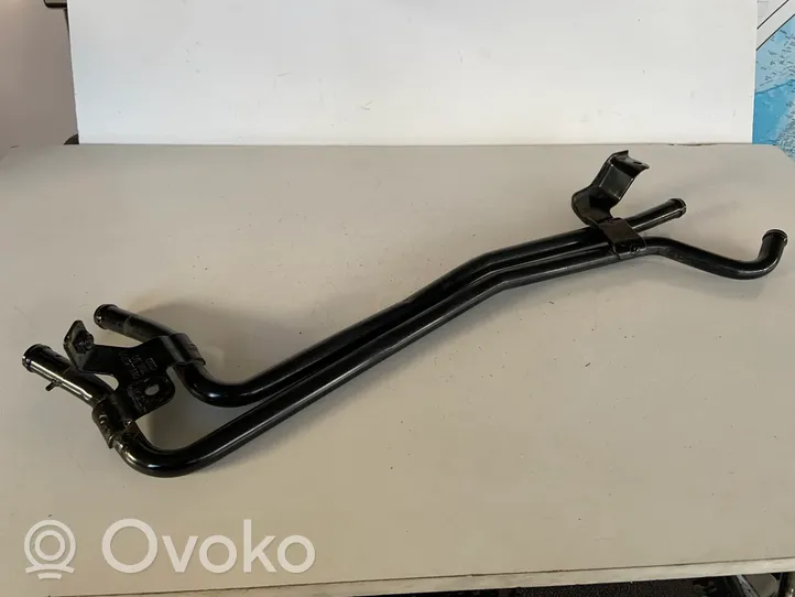 Audi Q7 4M Tuyau de liquide de refroidissement moteur 06E121083G