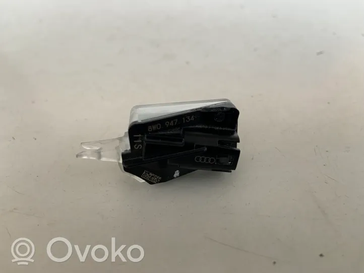 Audi Q5 SQ5 Priekinių durų rankenos apšvietimo žibintas (išorėje) 8W0947134