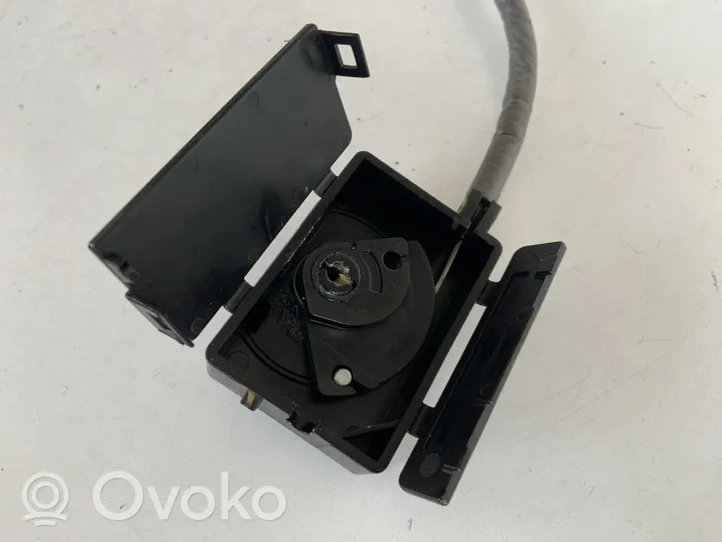 Audi Q5 SQ5 Kabel / uchwyt tylnego siedzenia 80A885681E