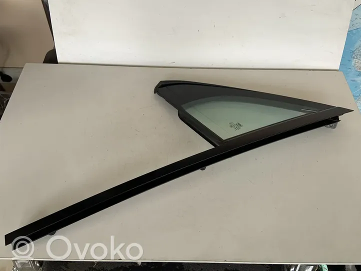 Audi Q7 4M Front door vent window glass four-door 4M0845113A