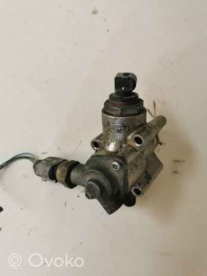 Volkswagen PASSAT B7 Fuel pressure regulator 06F127025