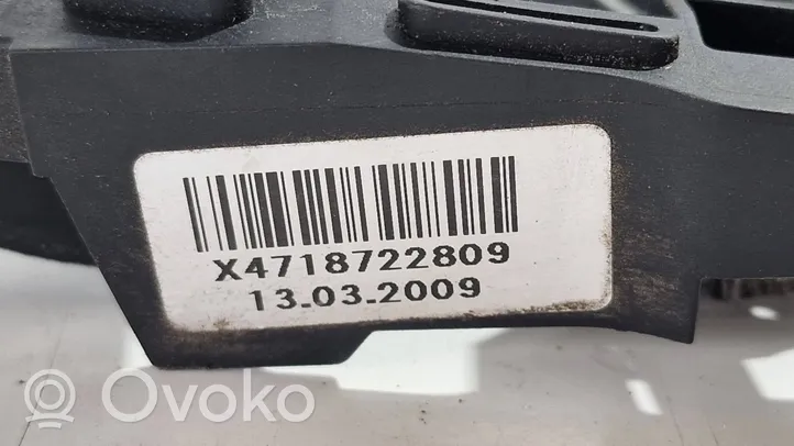 BMW 7 F01 F02 F03 F04 Support poignée extérieur de porte avant X4718722809