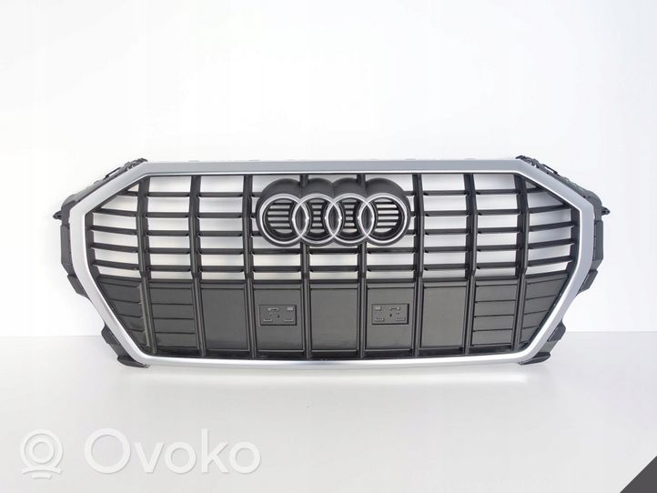 Audi Q3 F3 Etupuskurin ylempi jäähdytinsäleikkö 83A853651