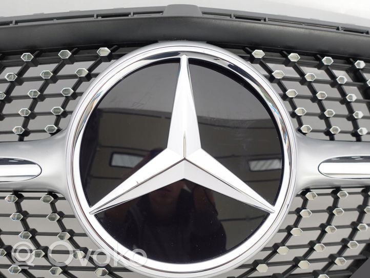 Mercedes-Benz CLA C118 X118 Grille calandre supérieure de pare-chocs avant A1188880000