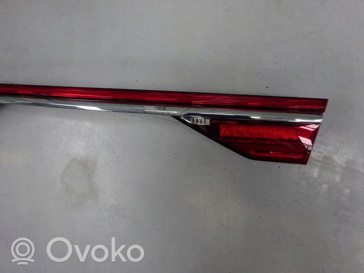 Audi A8 S8 D5 Lampy tylnej klapy bagażnika 4N0945095F