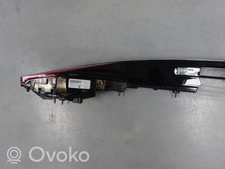 Audi A8 S8 D5 Lampy tylnej klapy bagażnika 4N0945095F