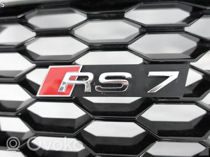 Audi RS7 C7 Augšējais režģis 4G8853653E