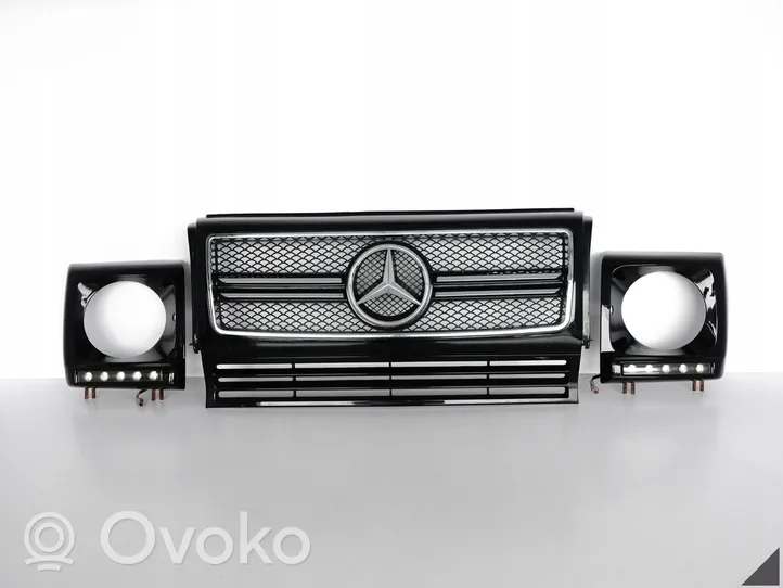 Mercedes-Benz G W463 Grille calandre supérieure de pare-chocs avant A4638840174