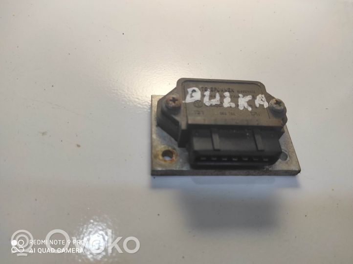 Audi 80 90 B3 Aizdedzes spoļu bloks "Komutators" 211905351