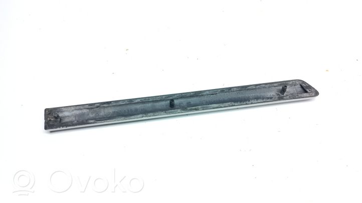 Volkswagen Golf IV Moulure, baguette/bande protectrice d'aile 1J3853535B