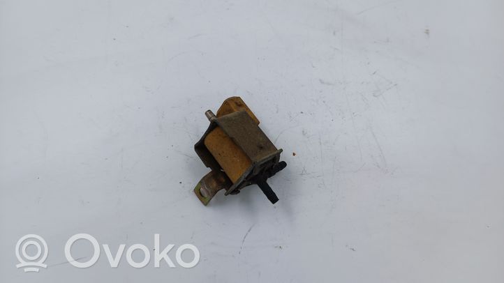 Audi 80 90 S2 B4 Electrovanne Soupape de Sûreté / Dépression 72192413