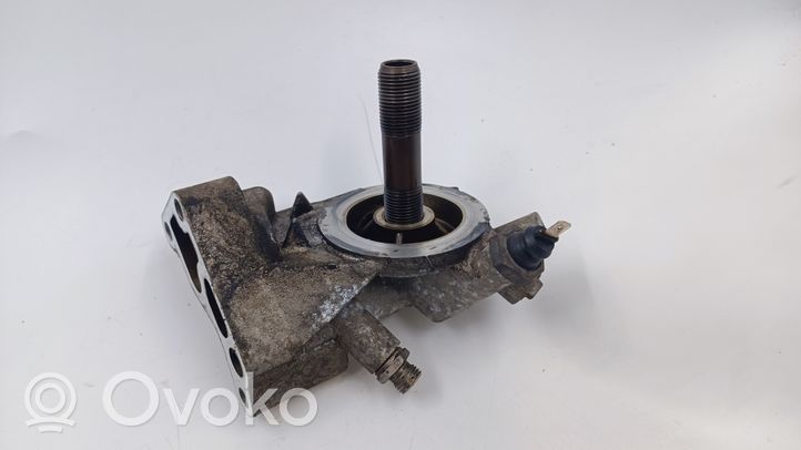 Audi A4 S4 B5 8D Supporto di montaggio del filtro dell’olio 050115417