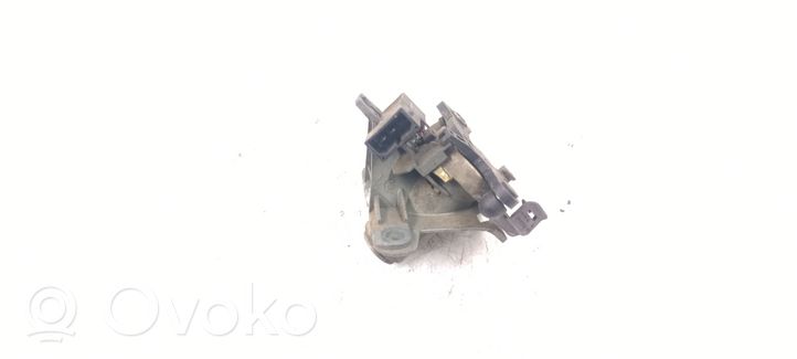 Audi A4 S4 B5 8D Lastausoven lukko 8D5827573