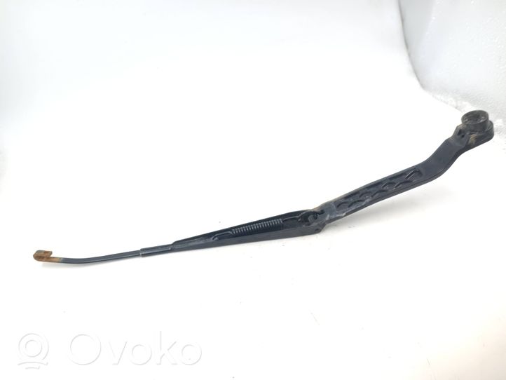 Subaru Impreza III Front wiper blade arm 7533