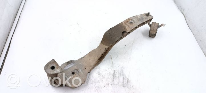 Audi A4 S4 B5 8D Takatasauspyörästön kannatin 8A0599289A