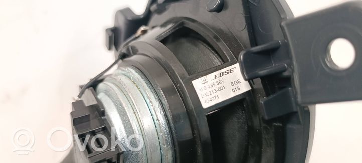 Audi Q7 4L Garsiakalbis (-iai) galinėje palangėje 4L0035361