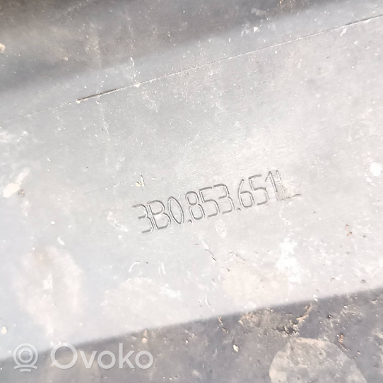 Volkswagen PASSAT B5 Grotelės viršutinės 3B0853651L