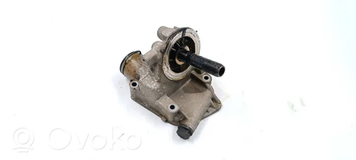 Audi A4 S4 B5 8D Supporto di montaggio del filtro dell’olio 06A115417