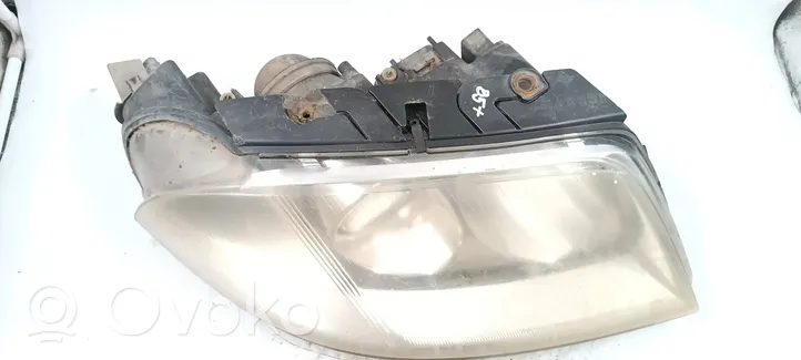 Volkswagen PASSAT B5.5 Lampa przednia 3B0941016