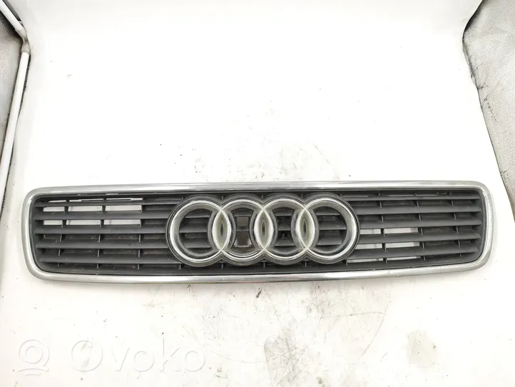 Audi A4 S4 B5 8D Grotelės priekinės 8D0853651D