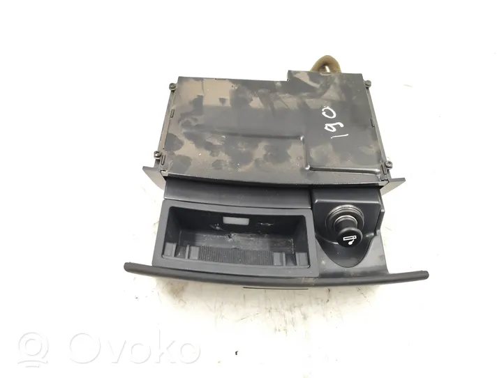 KIA Sorento Aschenbecher vorne 845503E000