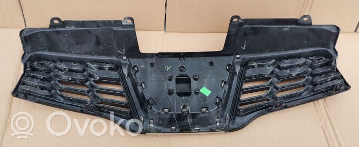 Nissan Qashqai Grille calandre supérieure de pare-chocs avant 62310BR00A