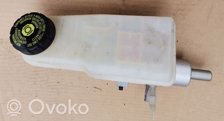 Mitsubishi Colt Zbiornik płynu hamulcowego 32067273D