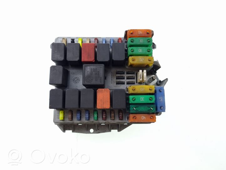 Iveco Daily 35 - 40.10 Module de fusibles 69501171