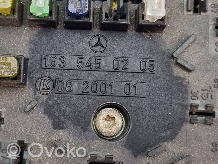 Mercedes-Benz ML W163 Boîte à fusibles 1635450205
