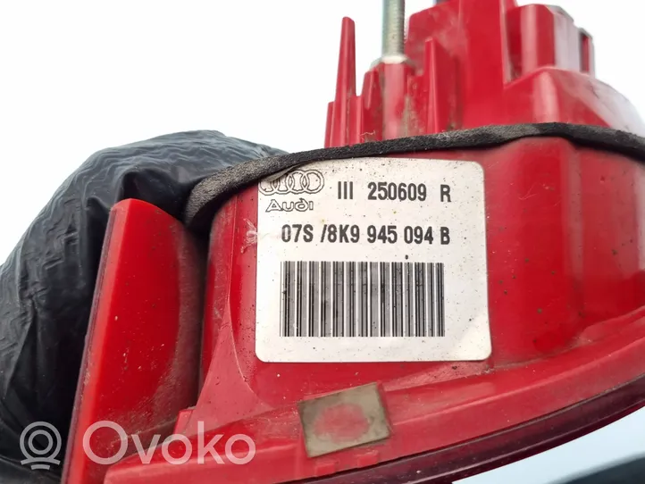 Audi A4 S4 B8 8K Lampy tylnej klapy bagażnika 8K9945094B