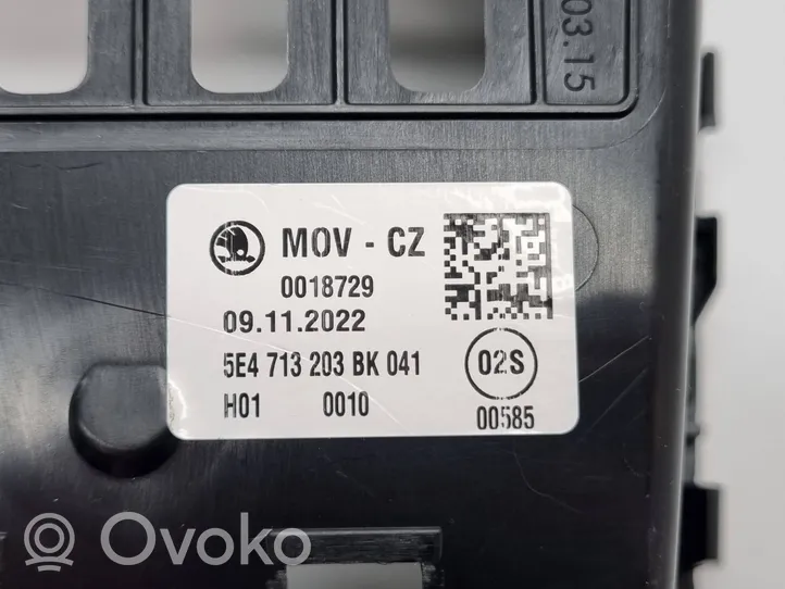 Skoda Octavia Mk4 Отделка рычага переключения передач (кожа, головка) 5E4713203BK