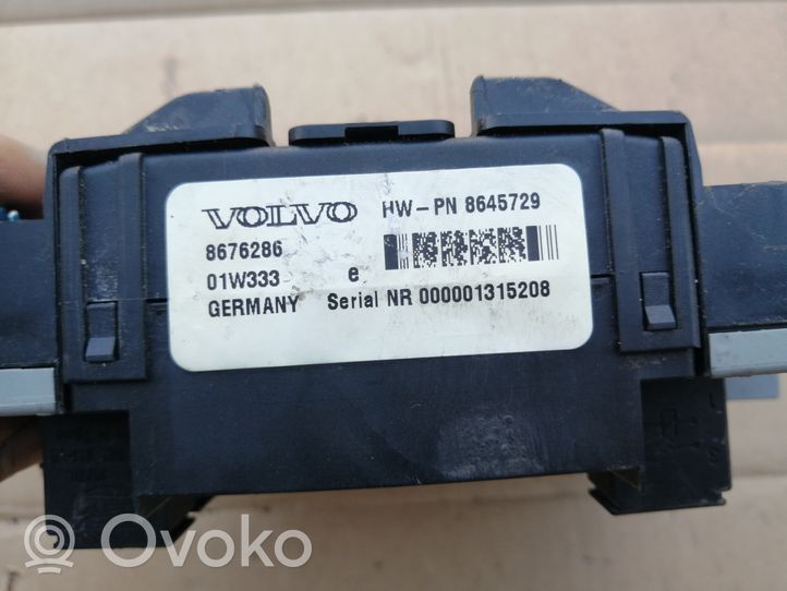 Volvo S60 Ramka / Moduł bezpieczników 8645729