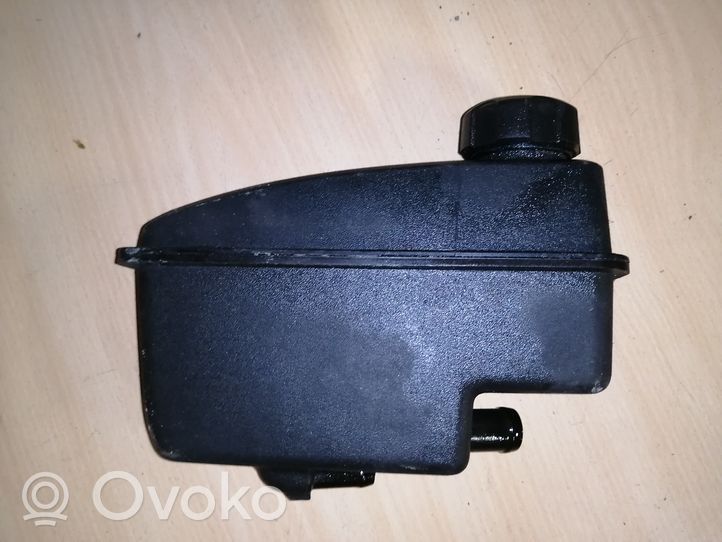 Volvo V70 Vairo stiprintuvo skysčio bakelis 30645621