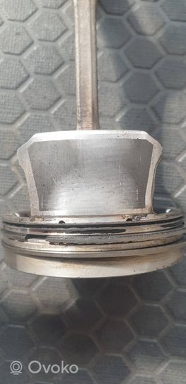 Peugeot 308 SW  Piston avec bielle P813