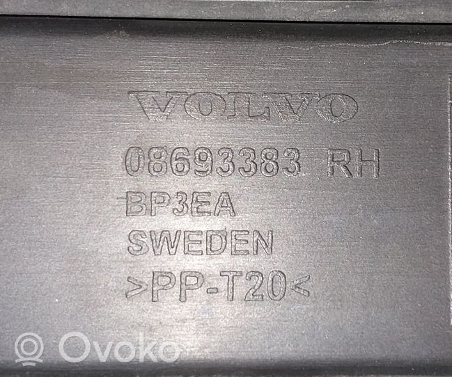 Volvo XC70 Takapuskurin kulmaosan verhoilu 08693383