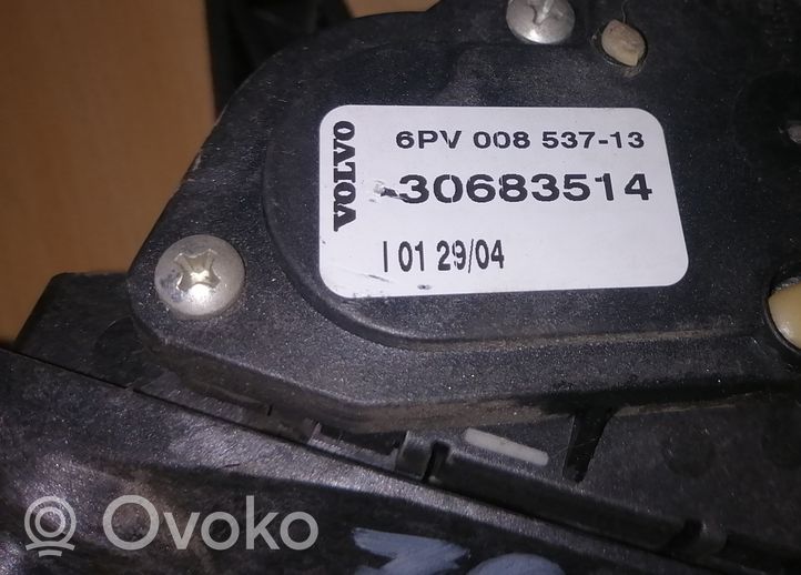 Volvo V70 Kaasupoljin 30683514