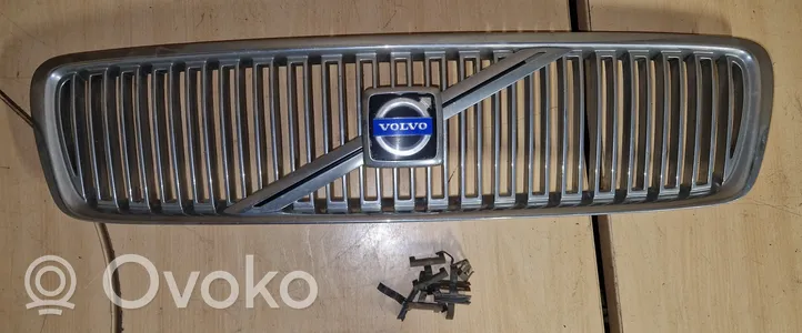 Volvo V70 Etupuskurin ylempi jäähdytinsäleikkö 